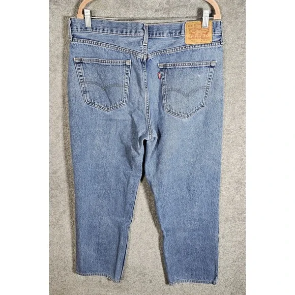 Levis 550 Relaxed Fit Jeans Mens Size 36x32 Blue Medium Wash 5 Pocket Distressed - Picture 2 of 7